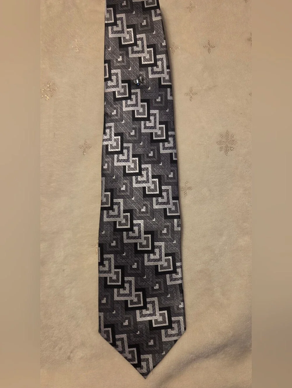 Irvine Park Silk Tie & Tack Classic Geometric Pattern in Black and Gray
